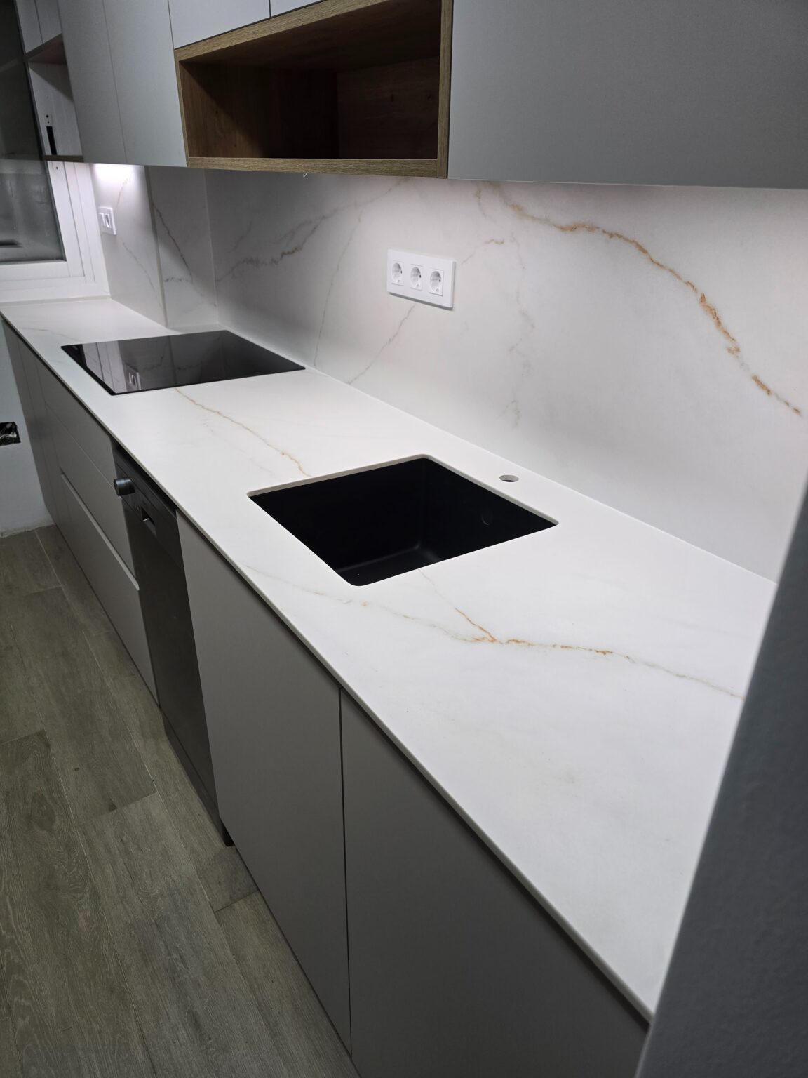 Queencimeras diseño y montaje de superficies para cocinas modernas en Almería